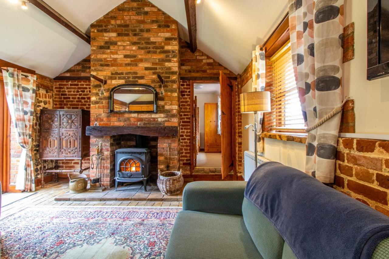 Laburnum Holiday Cottage Tunstead  ภายนอก รูปภาพ